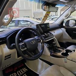 تۆیۆتا لاند کروزەر